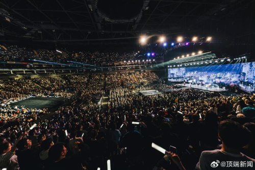 五月天被質疑演唱會假唱，經紀方多次掛斷媒體電話引爭議