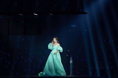 梁靜茹首認(rèn)愛(ài)總裁男友！甜蜜日常曝光 日傳愛(ài)心圖，羞到趴桌